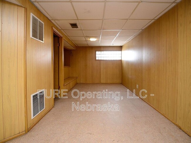 Building Photo - 5156 Pierce St