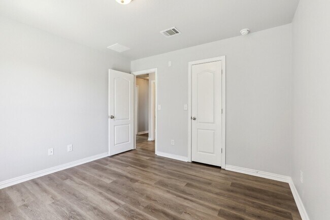 Building Photo - 1218 Rhonda Cove