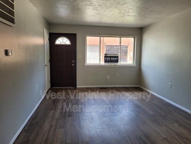 Building Photo - 130 Elm St