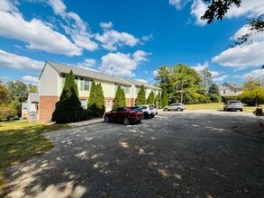 Building Photo - 2 Bedroom, 1.5 Bath Townhouse