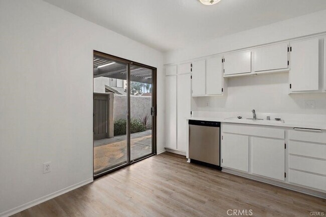 Building Photo - 442 N Vía Porto