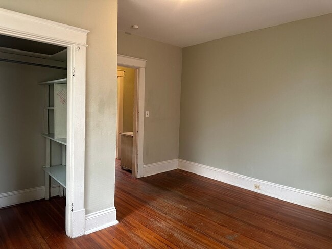 Building Photo - 405 Langhorne Ln