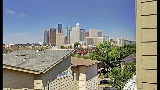 Building Photo - 2303 Whitney St