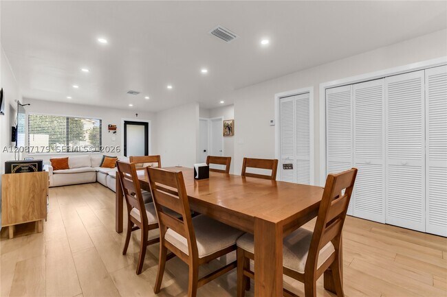 Building Photo - 2437 SW 99th Ct