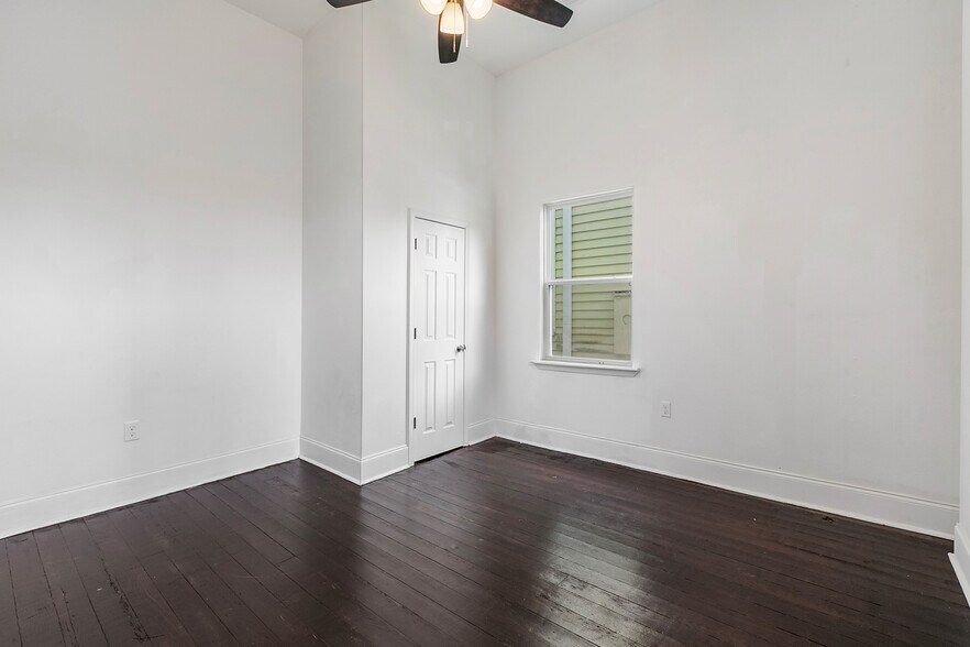 Building Photo - 1337 Touro St