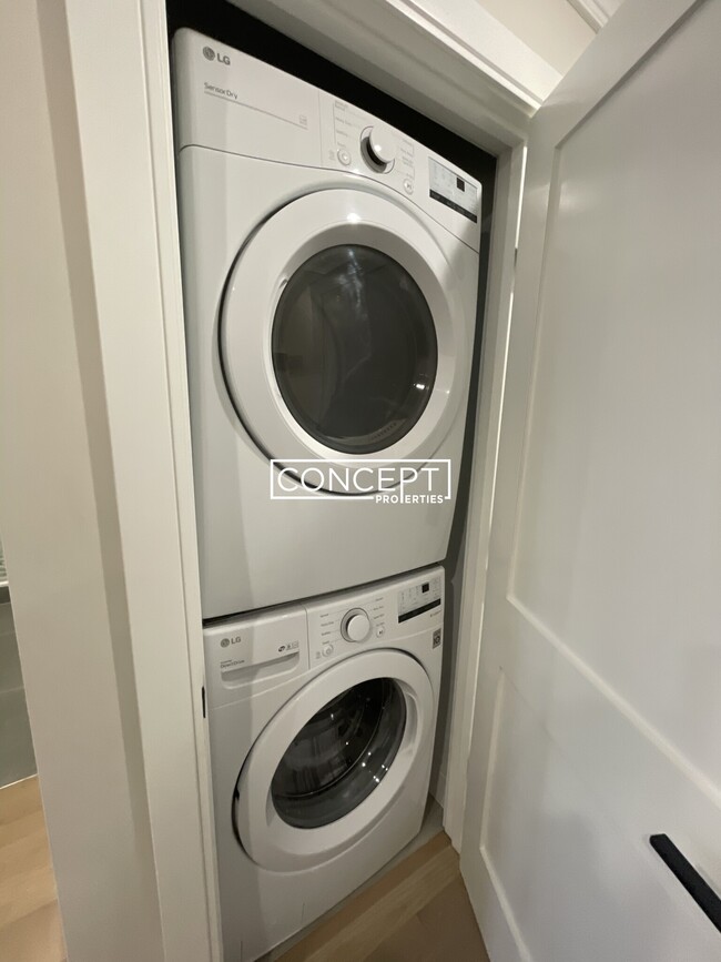 Building Photo - 47 Englewood Ave