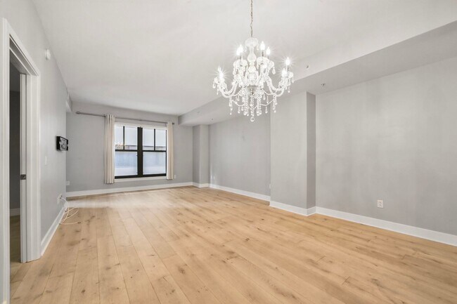 Primary Photo - Available Now! High End 1 Bed/ 1 Bath in Amenity Rich Building