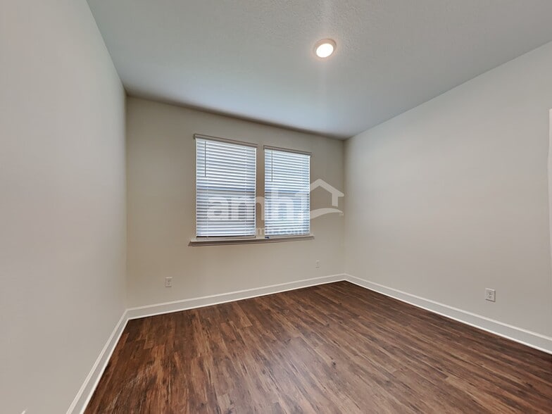 Building Photo - 12306 Paperbark Pl