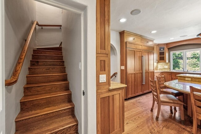 Building Photo - Mediterranean Beauty in Crescent Park – 5B...