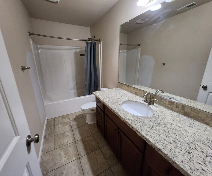 Building Photo - 9270 SE Caruthers St