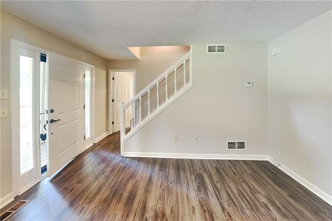 Building Photo - 125 Azalea Dr