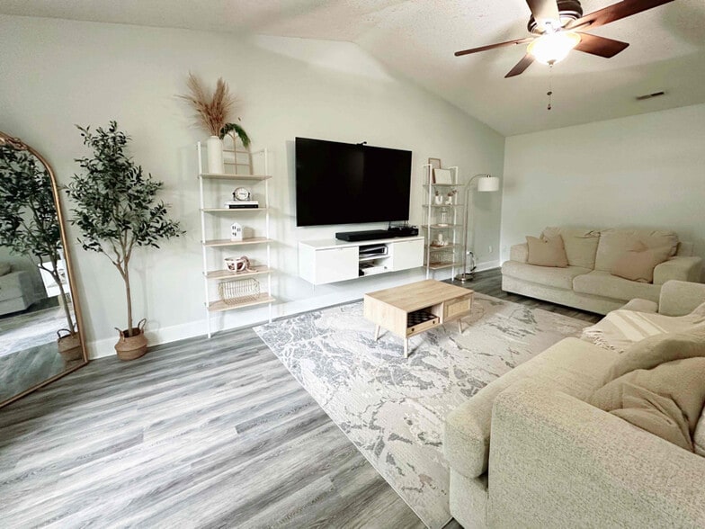 Building Photo - 1307 Petrell Dr