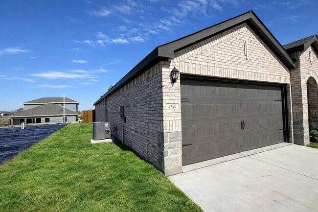 Building Photo - 3405 Tomahawk Dr