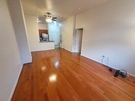 Building Photo - 1021 N Garfield St