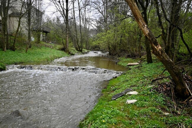 Building Photo - 5898 Ethan Dr