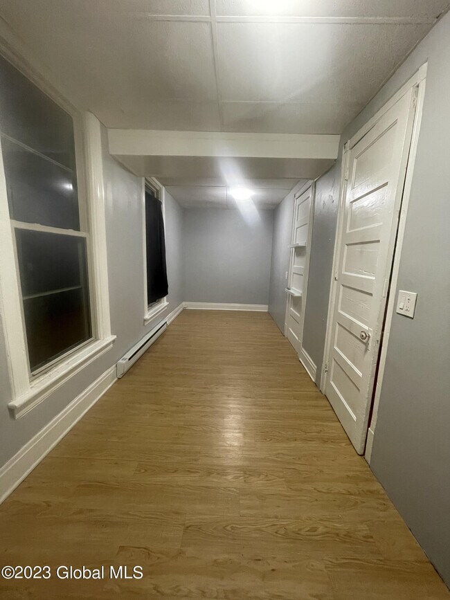 Building Photo - 198 4th St