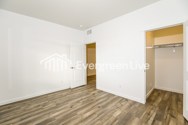 Building Photo - 308 Ravello St