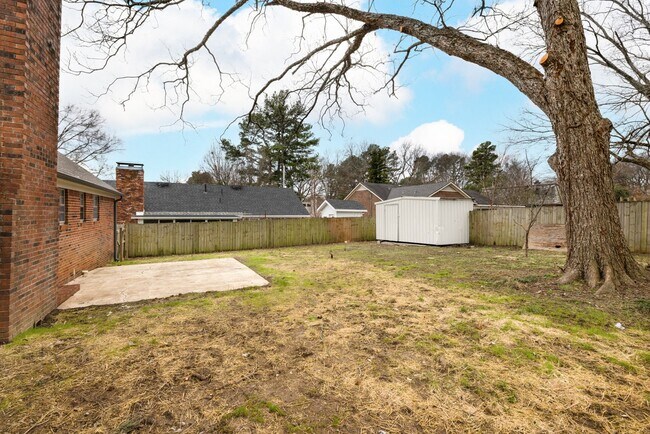 Building Photo - 5 bedroom 3 bath in Covington recently renovated just off the town square