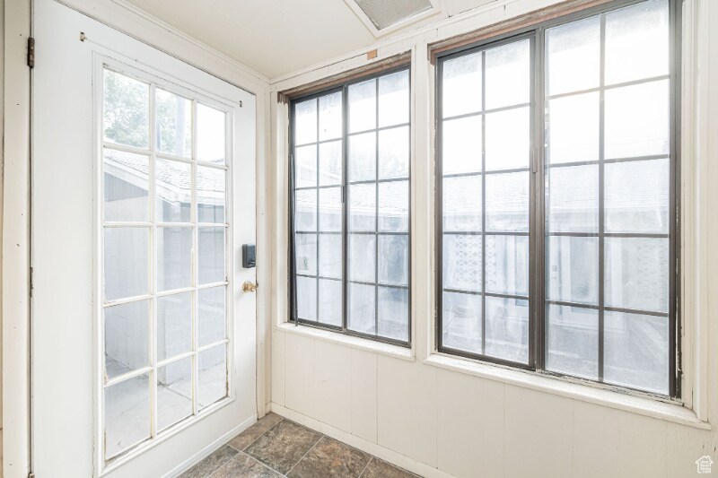 Building Photo - 561 N Beverly Ave