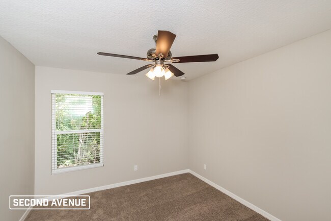 Building Photo - 1576 Summit Rd