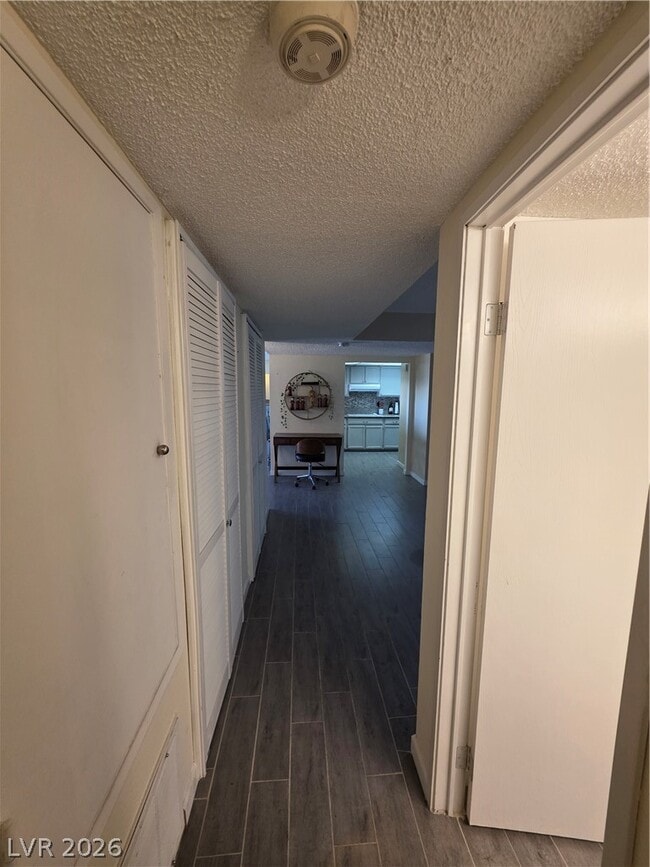 Building Photo - 750 S Royal Crest Cir