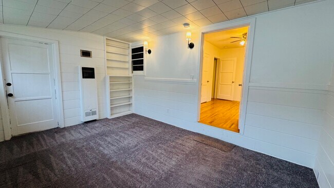 Building Photo - 613 E El Morado Ct