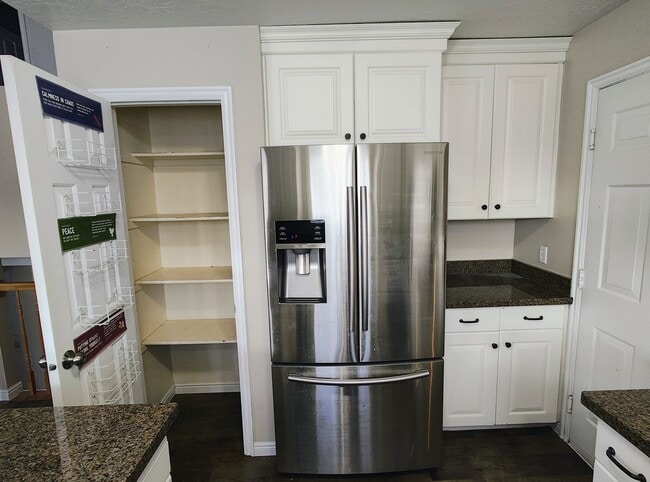 Building Photo - Great 4 Bd 3 Bath Home in Sandy