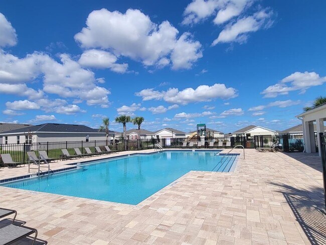 Building Photo - 1346 Normandy Dr