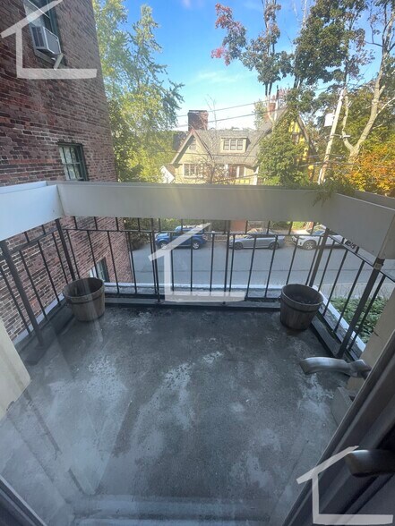 Building Photo - 170 Winthrop Rd