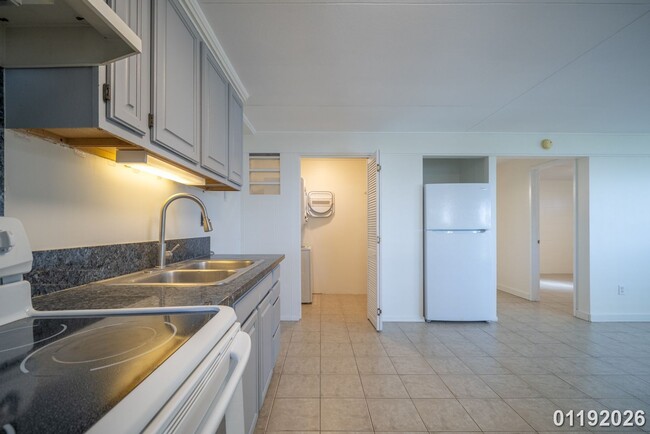 Building Photo - $2,600 / 1br - 1 BED 1 BATH DUPLEX (Honolulu)