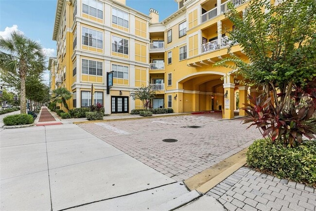 Building Photo - 860 N Orange Ave