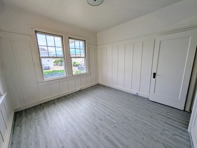 Building Photo - Centrally located 2 Bed, 1.5 Bath house in...