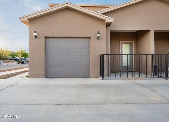 Building Photo - 1074 Hoppas St