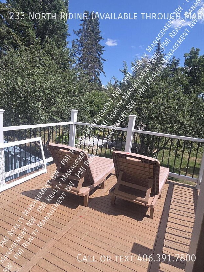 Building Photo - 233 N Riding