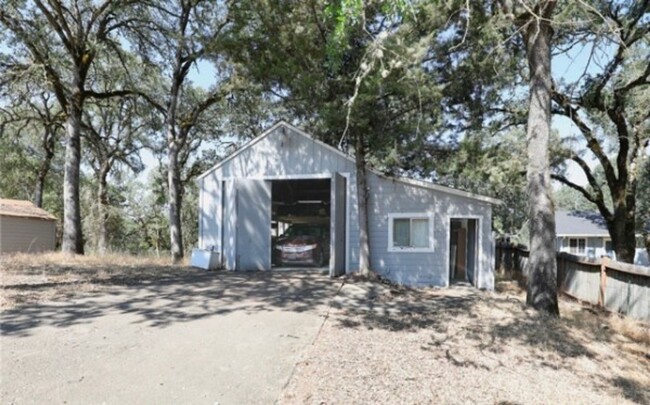 Building Photo - Lakeport Rental