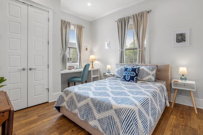 Building Photo - 164 Markham Dr