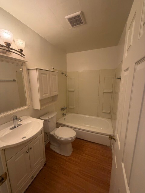 Building Photo - 126 Jamestown St