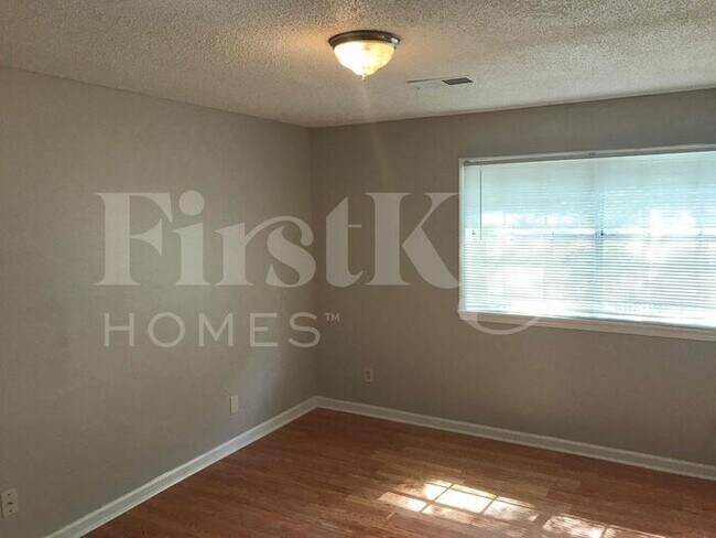 Building Photo - 2097 Meadowview Lane