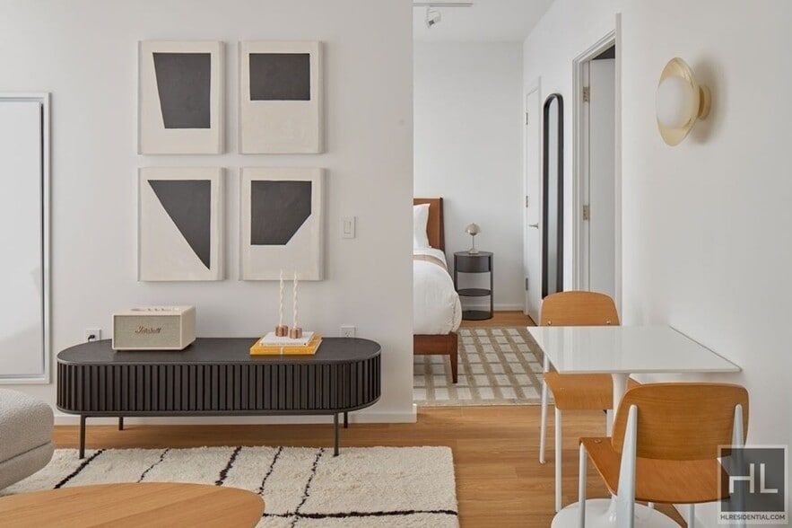 Building Photo - 5 S 5th St