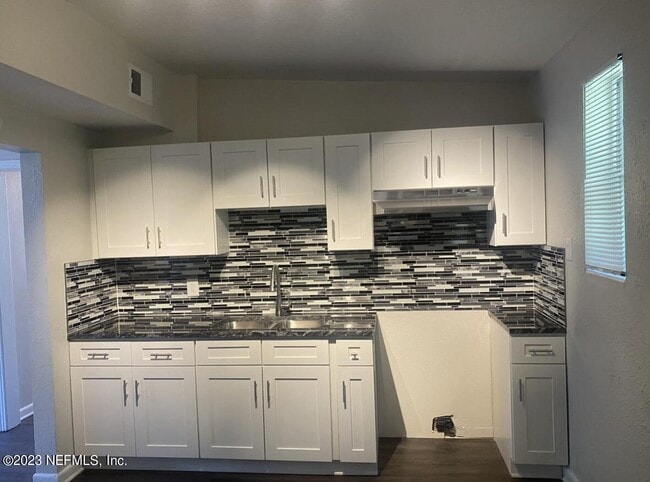 Building Photo - 5416 Bunche Dr