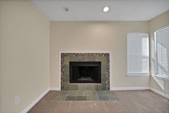 Building Photo - 2303 Park Hill Dr