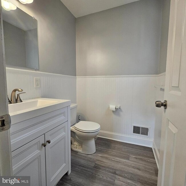 Building Photo - 1565 S Main Rd