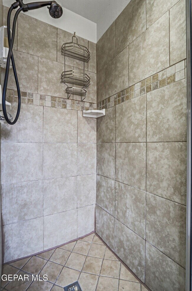 Building Photo - 1117 W Bend Ln