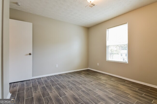 Building Photo - 2156 Newbury Rd