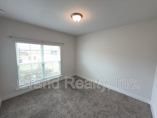 Building Photo - 5963 Cherry Hill Cir