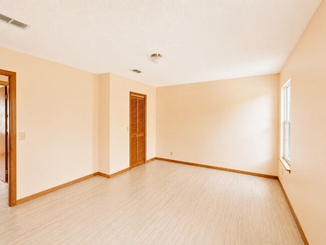 Building Photo - 603 Plantation Village Dr