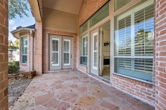 Building Photo - 27 Rockledge Dr