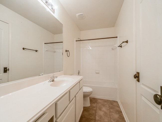 Building Photo - 15310 Cypressedge Ct