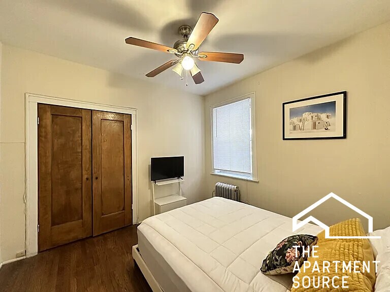 Building Photo - 5023 N Ridgeway Ave