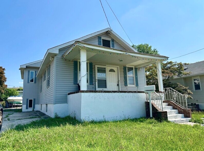 Primary Photo - 28 W Buckingham Ave
